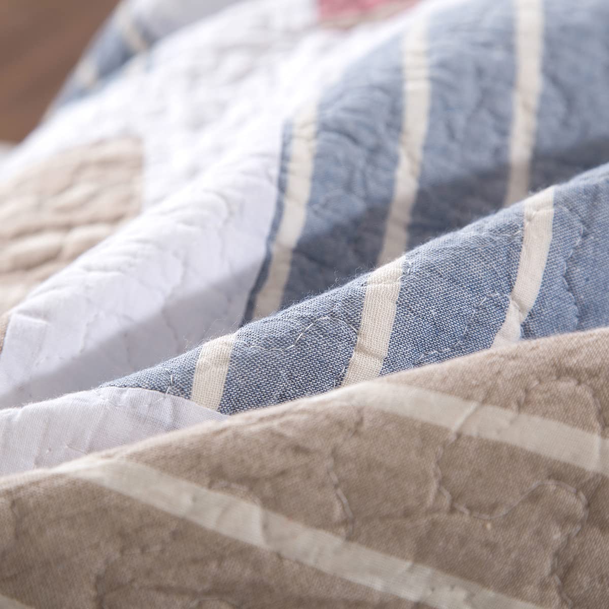 Patchwork Quilted Bedspread Reversible Cotton Coverlets Set 3 Pieces Lightweight Vintage Multicolor Stripe Stitching Pattern Double King Quilt with 2 Pillow Shams