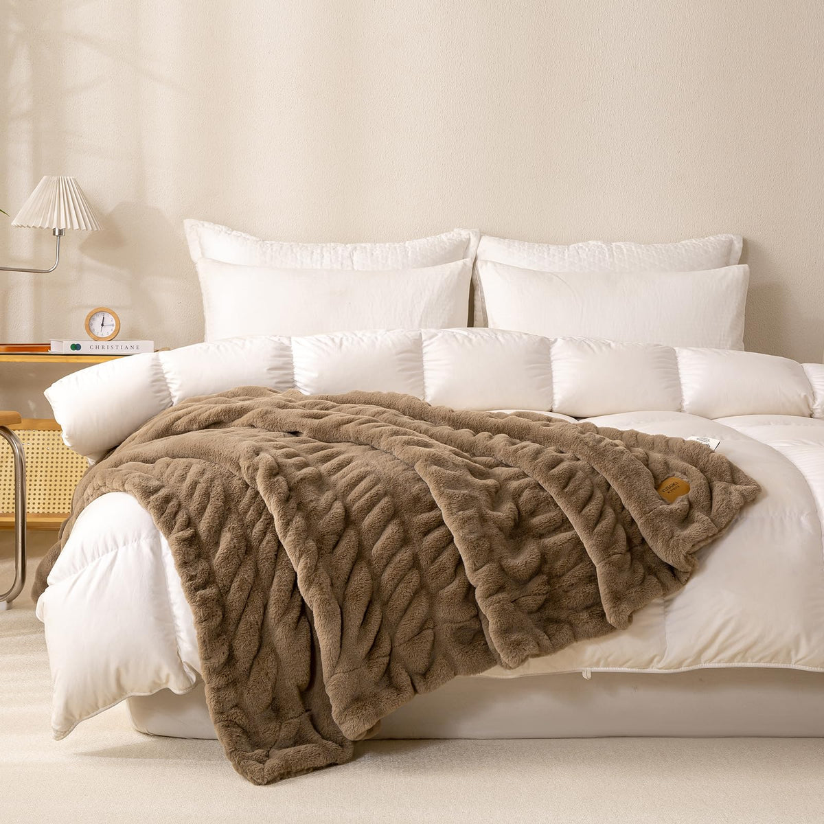 YUSOKI Luxury Double Side Faux Rabbit Fur Throw Blanket