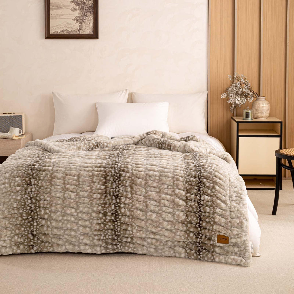 YUSOKI Luxury Double Side Faux Rabbit Fur Throw Blanket
