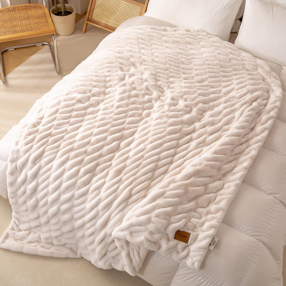 YUSOKI Luxury Double Side Faux Rabbit Fur Throw Blanket