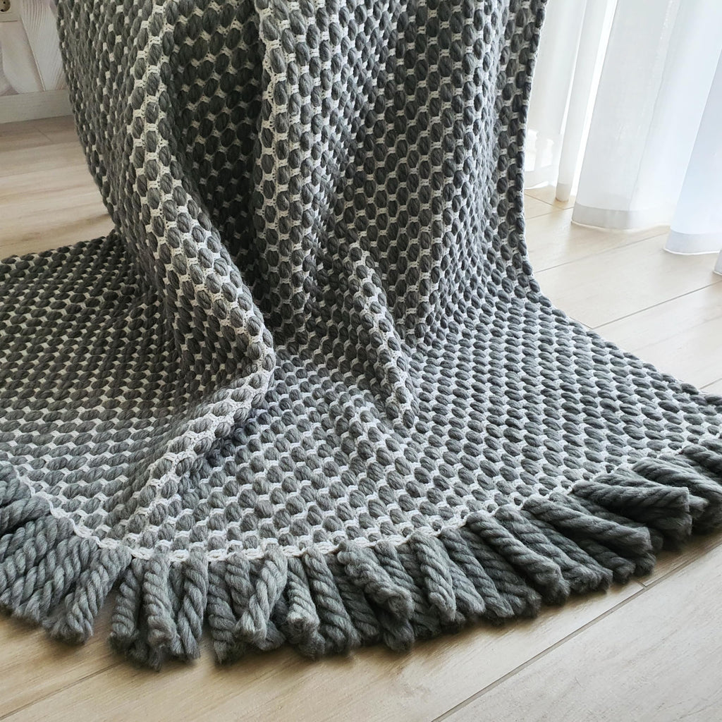 Chunky Hand-Crafted Wool Throw Blanket Gray White 65x75 in