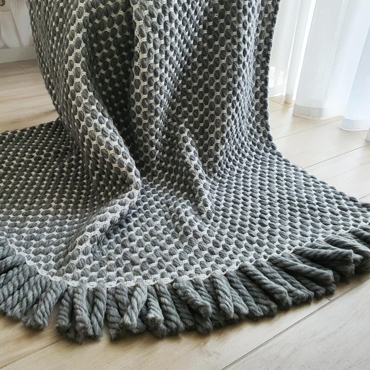 Chunky Hand-Crafted Wool Throw Blanket Gray White 65x75 in