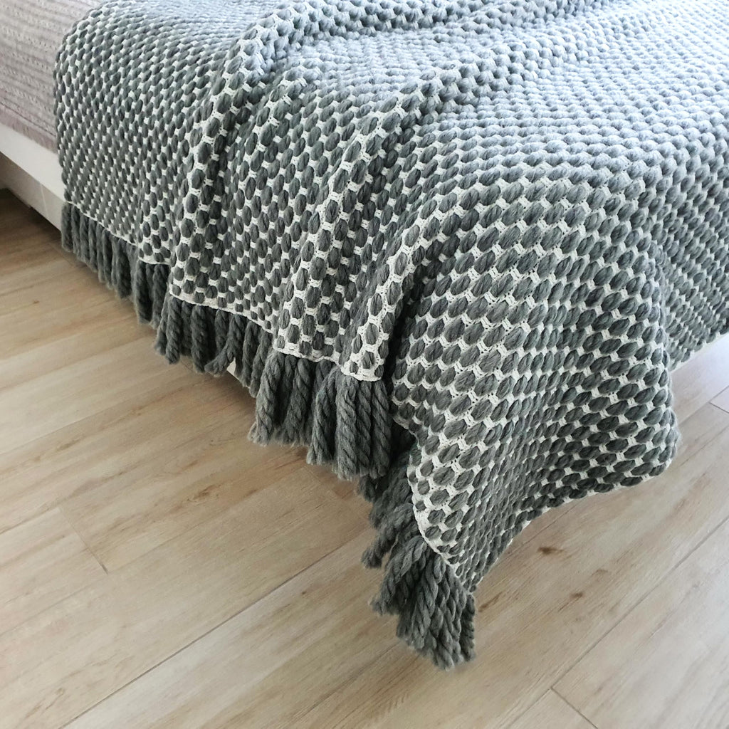 Chunky Hand-Crafted Wool Throw Blanket Gray White 65x75 in