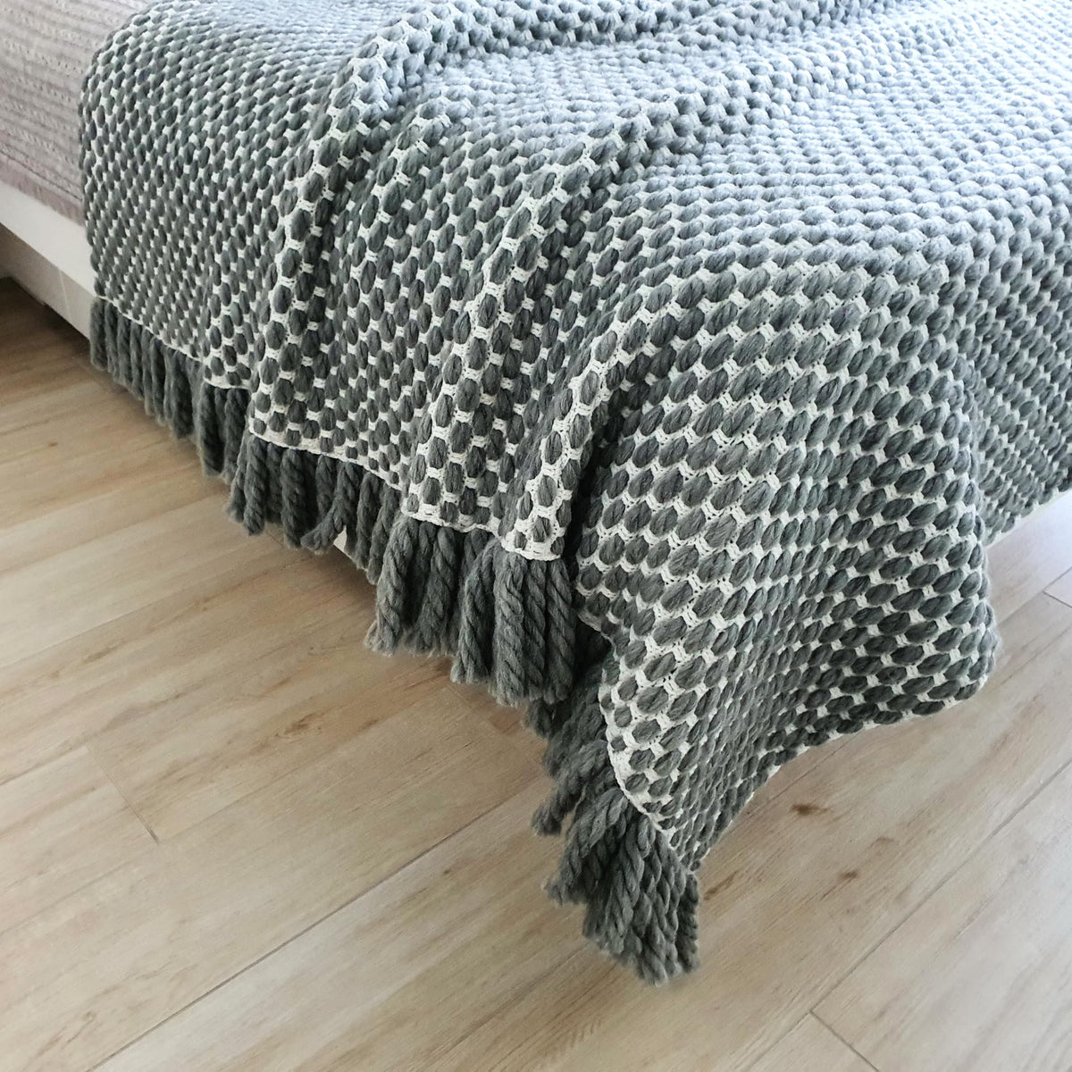 Chunky Hand-Crafted Wool Throw Blanket Gray White 65x75 in