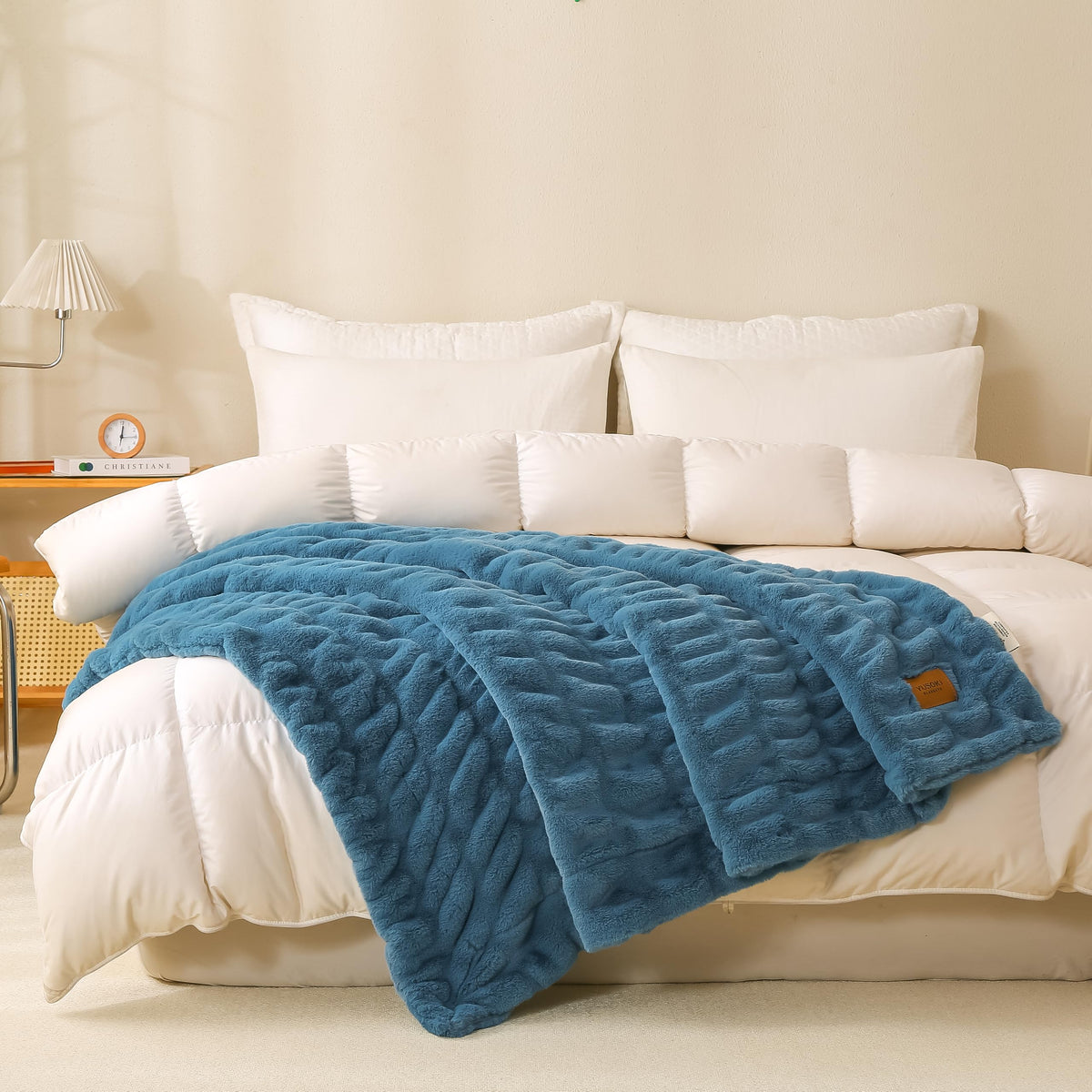 YUSOKI Luxury Double Side Faux Rabbit Fur Throw Blanket